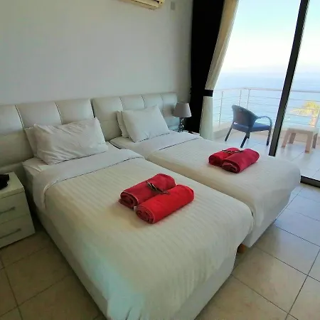 Villa Sunset With Spacious Private Pool Area, Plus, Bbq, Wifi Internet Tv