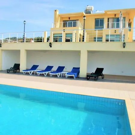 Villa Sunset With Spacious Private Pool Area, Plus, Bbq, Wifi Internet Tv *