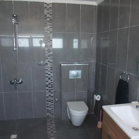 Villa Sunset With Spacious Private Pool Area, Plus, Bbq, Wifi Internet Tv Villa